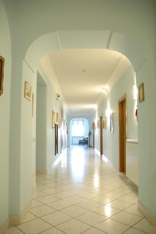 Hotel Casa Religiosa Per Ferie Ancelle Del Santuario Rom Exterior foto